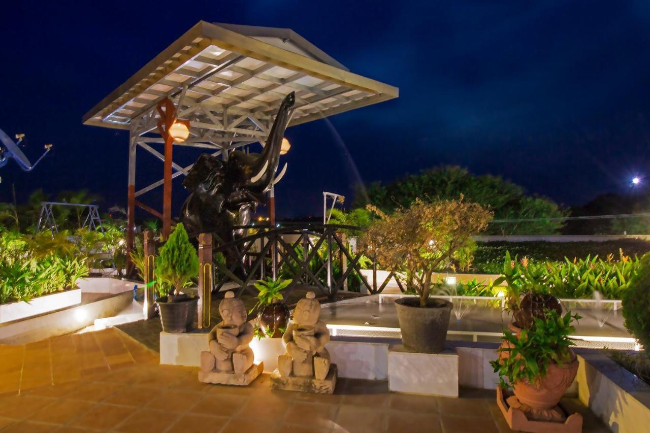 Sky View Hotel Bagan Exterior foto