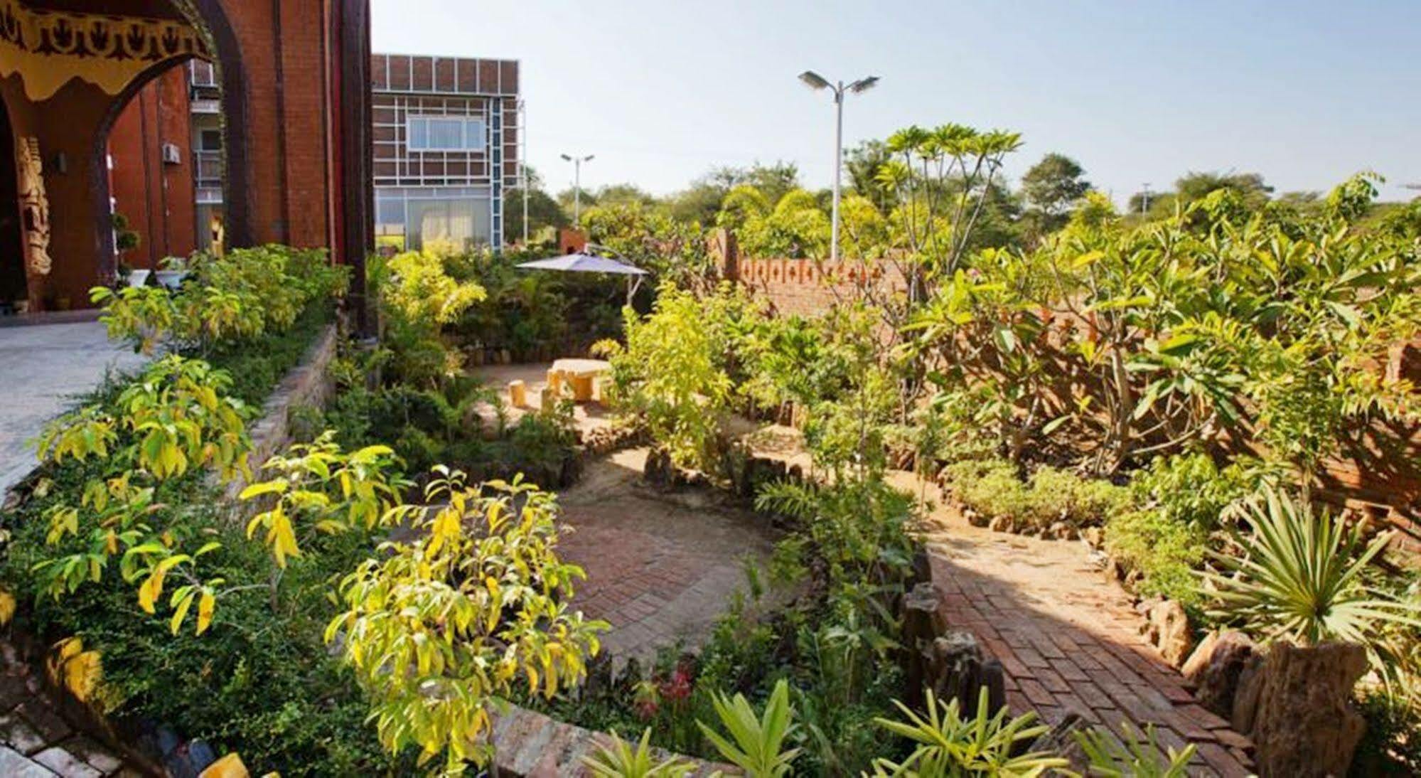 Sky View Hotel Bagan Exterior foto